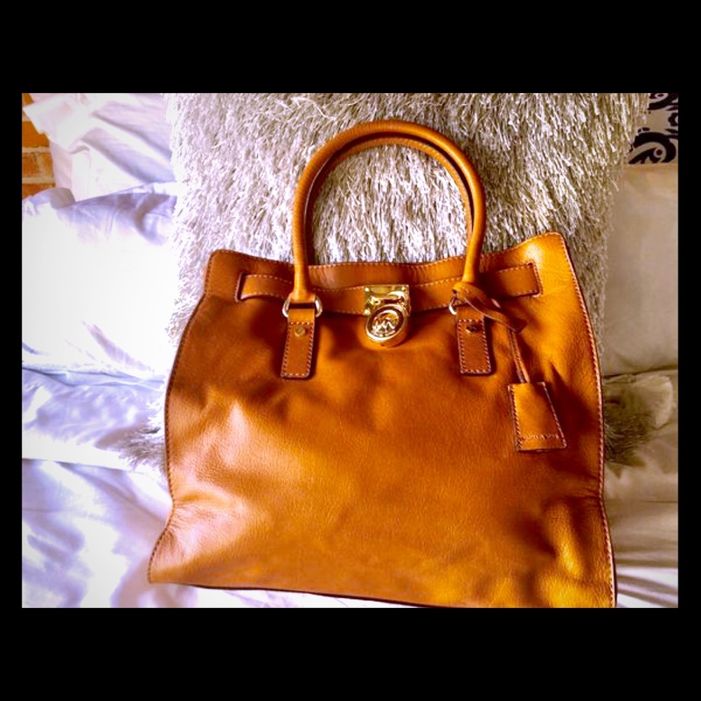 Have too many purses. Let someone else enjoy her.